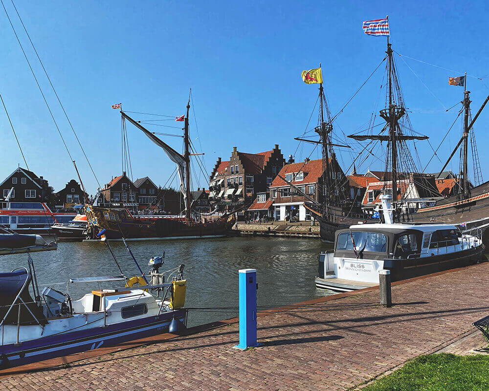 Что посмотреть рядом с Амстердамом. Эдам и Волендам