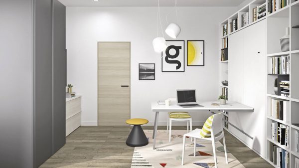 Раскланой стол с кроватью из шкафа