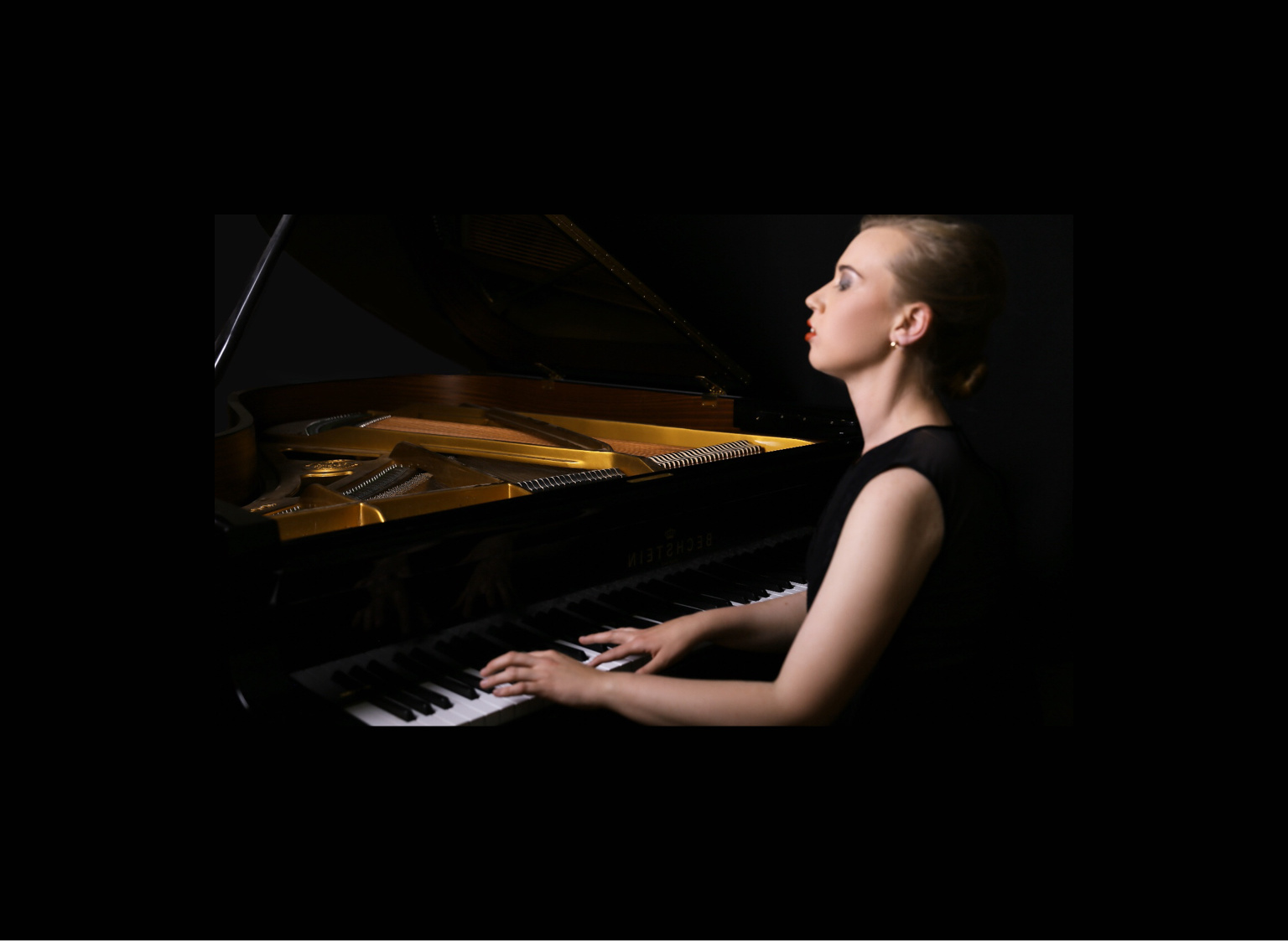 Diana Zuieva at the grand piano