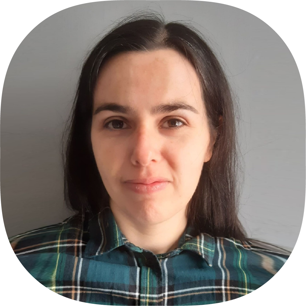 Патриссия С, дипломированный специалист CELTA Cambridge Highest grade. Педагог языковых школ для подростков и взрослых. 