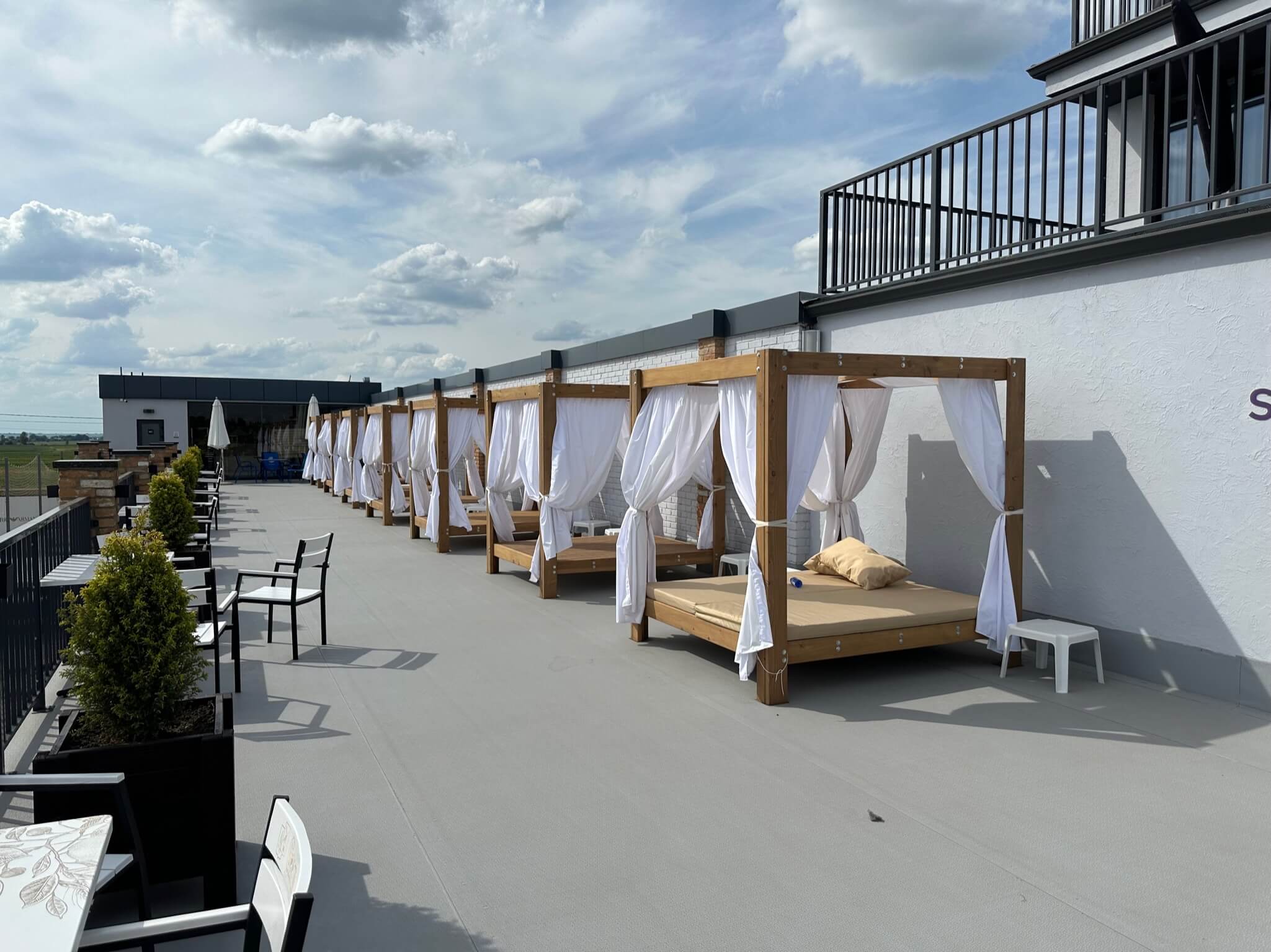 Шатри для відпочинку з дерева