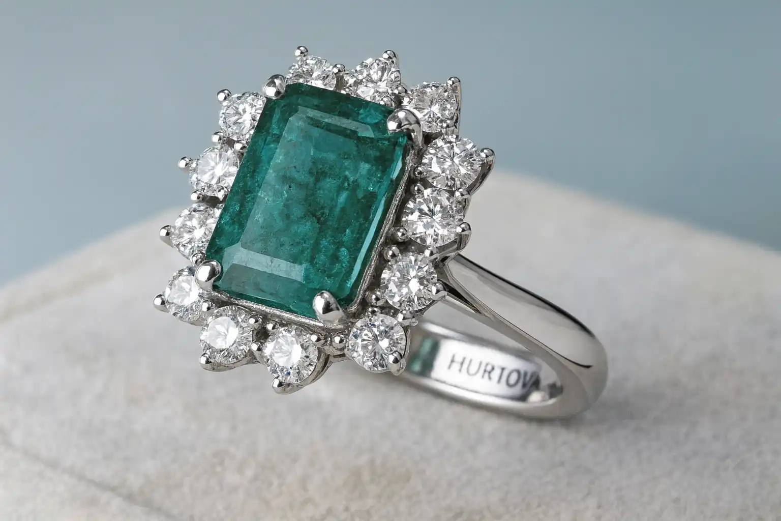 Каблучка з геліодором у золоті 750 проби, ювелірні прикраси HURTOVA 