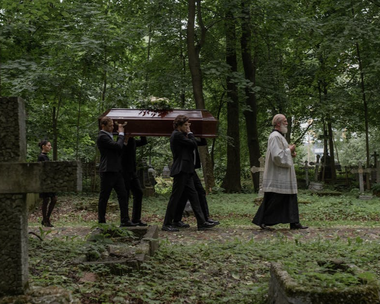 gropari, transport sicriu