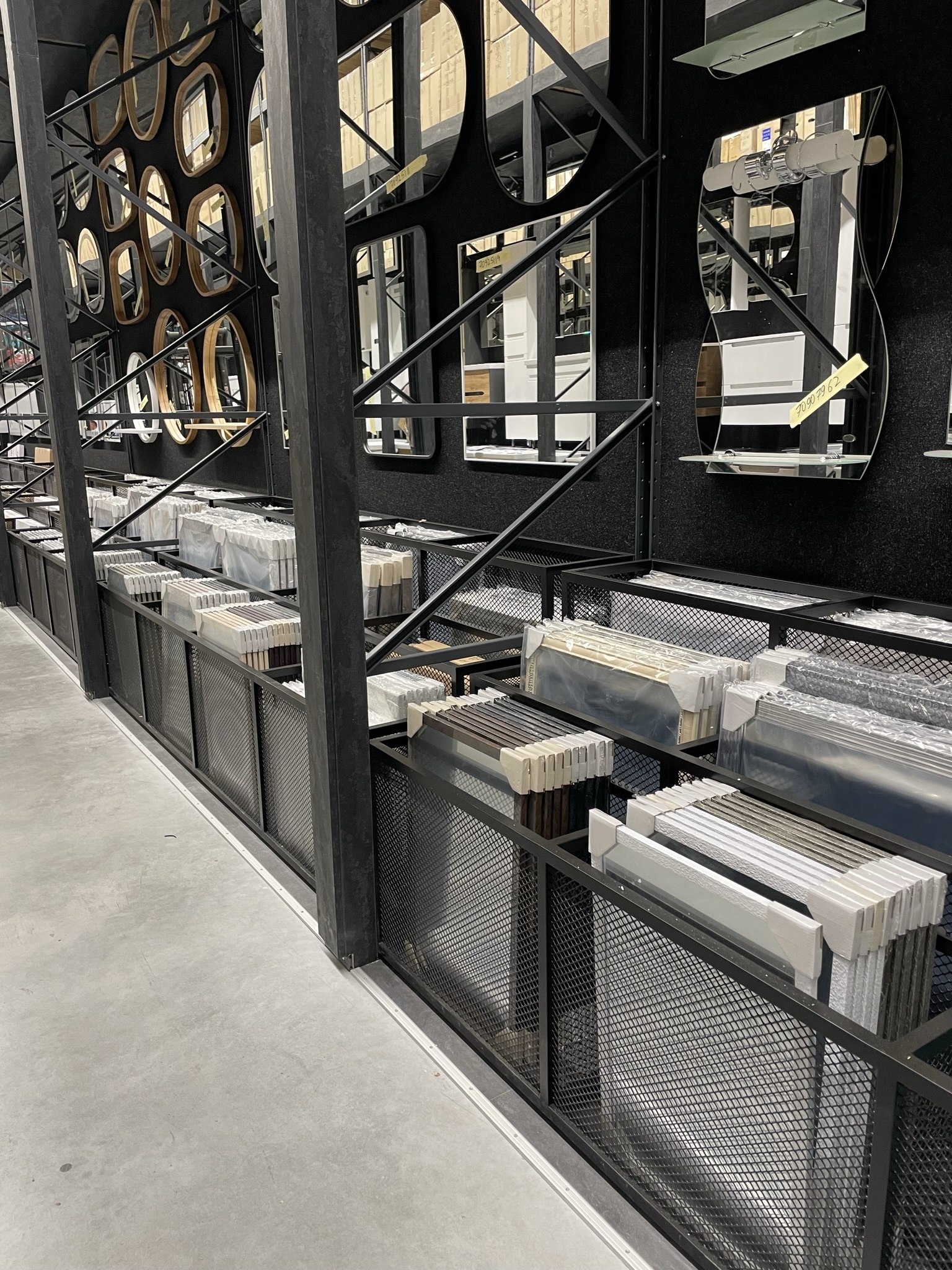 Materiały budowlane — armatura i lustra