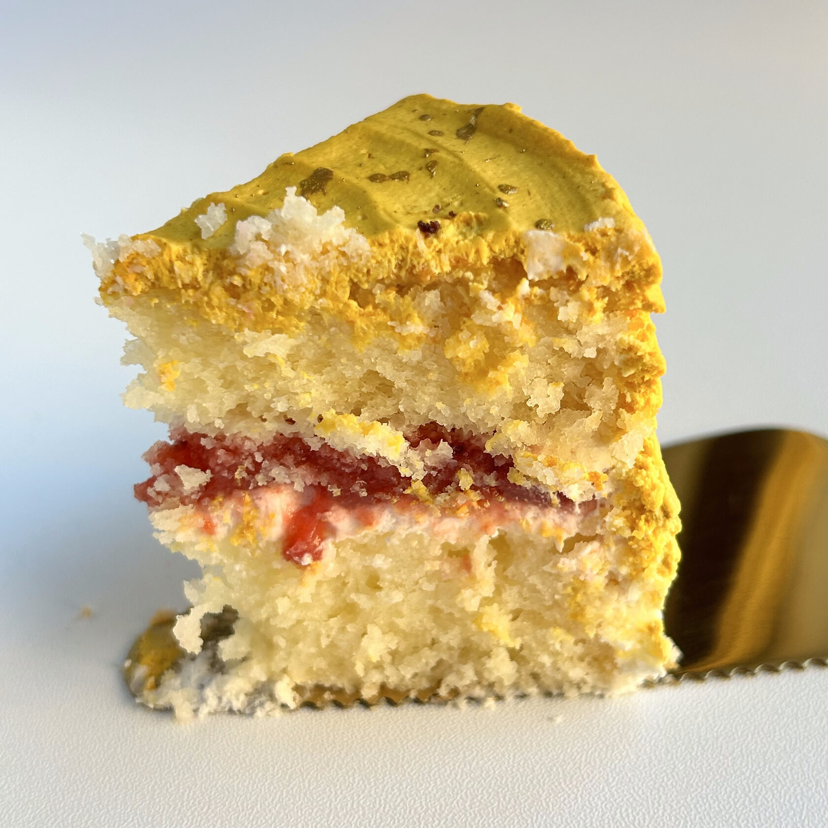 Vanilla cake with strawberry filling