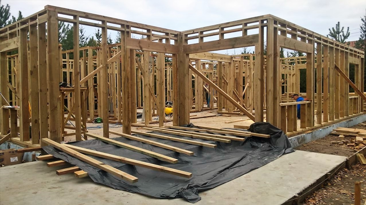 Чем отличается щитовой от каркасного. Брус или каркас. Чем отличается щитовой от каркасного. Чем отличается щитовой от каркасного. Каркасный дом.