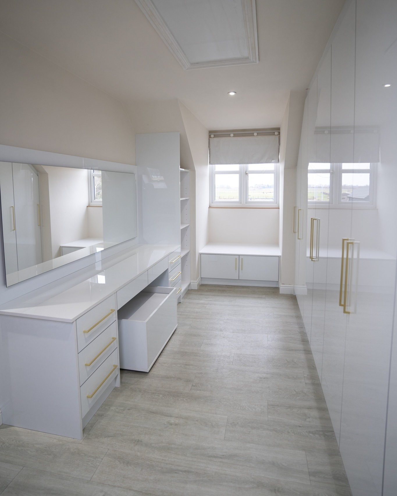 A sophisticated home study in a Cambridge residence