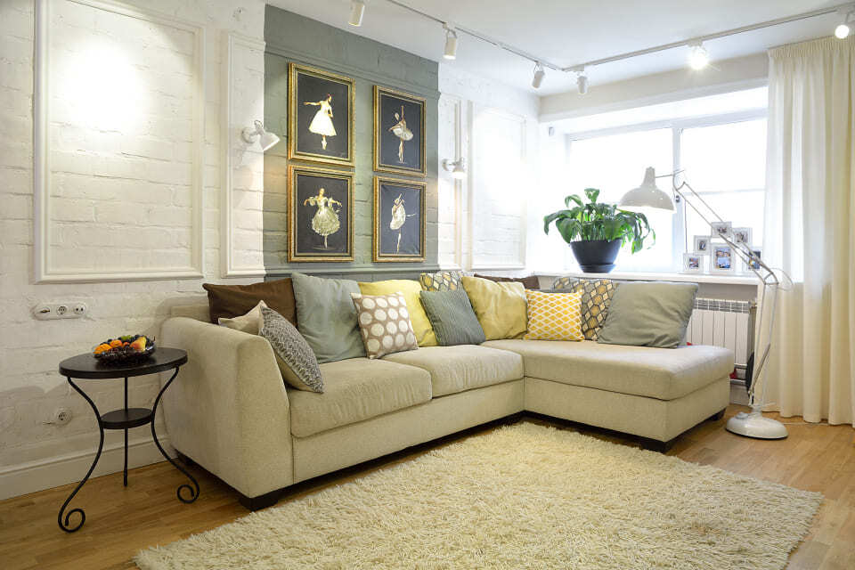 interer-kvartiry-lebedinaya-pesnya-myagkaya-zona-s-dekorom