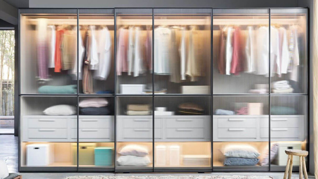 шкафы с распашными дверями