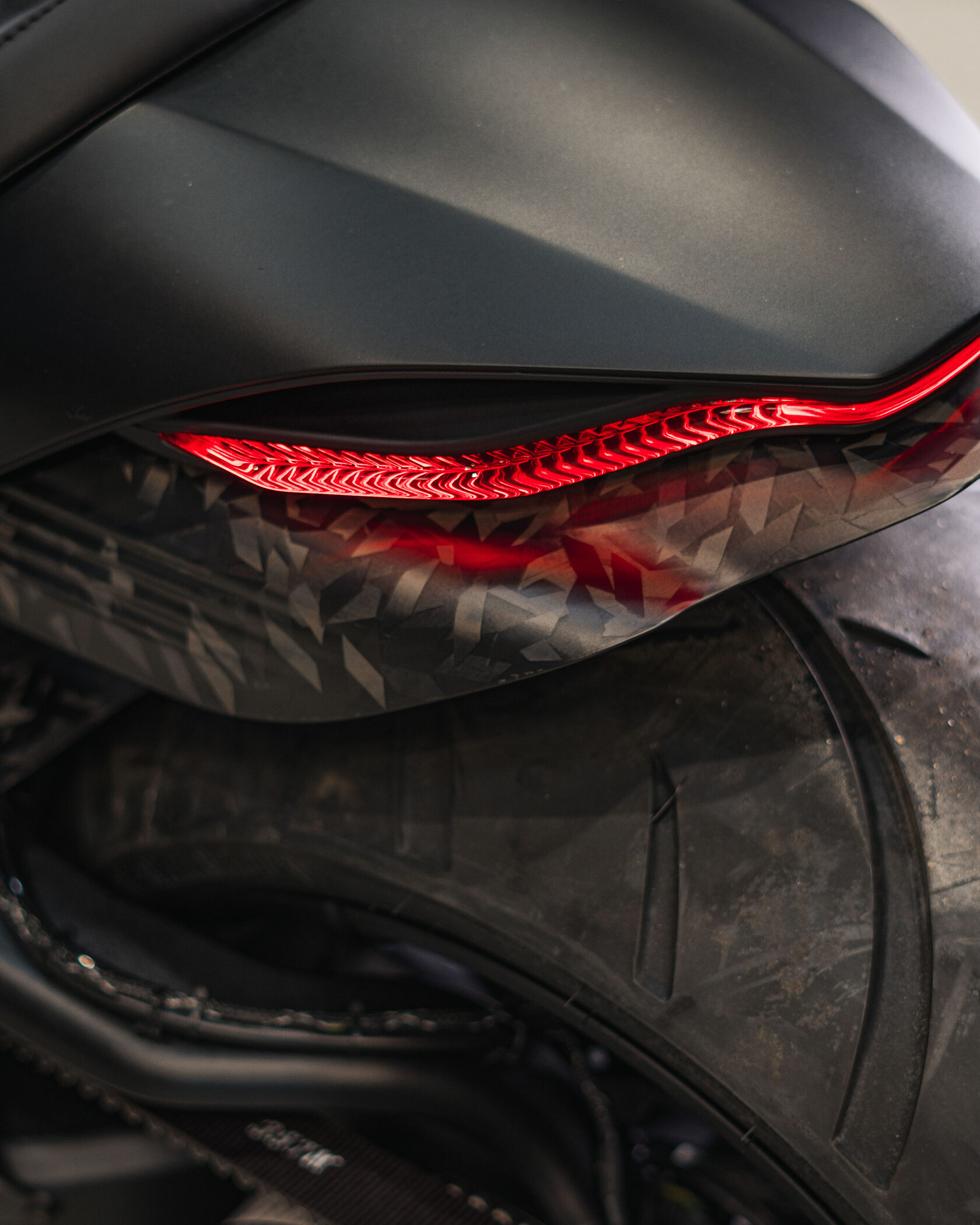 ALIENSE イヒ様 by Dubai in Built Motorcycle Custom Futuristic — BOX39 ドッグフード