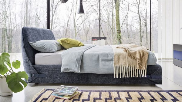 Кровать или спальное место в спальне