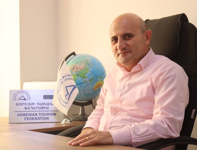 Մեխակ Ապրեսյան