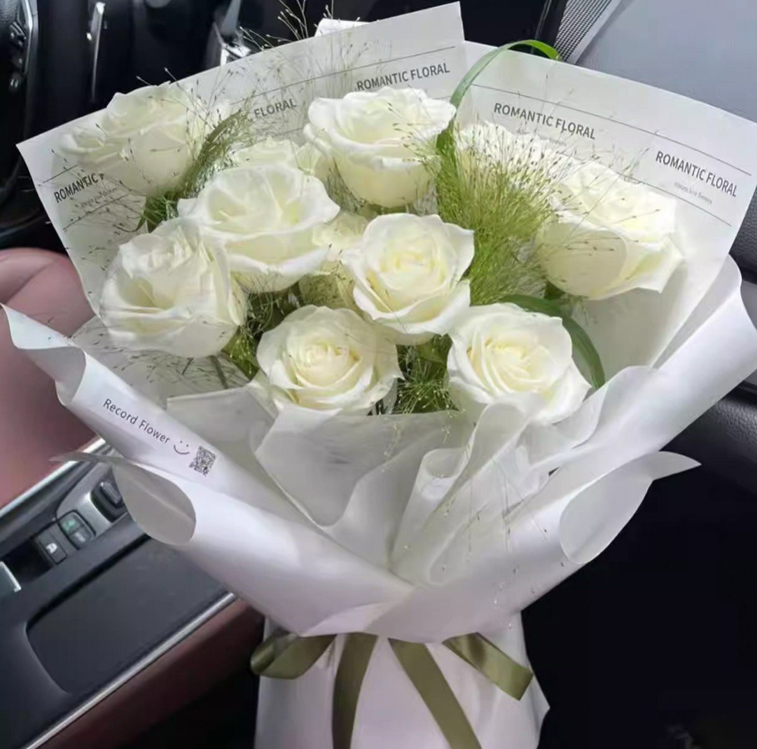 Букет из белых роз — доставка цветов по Китаю