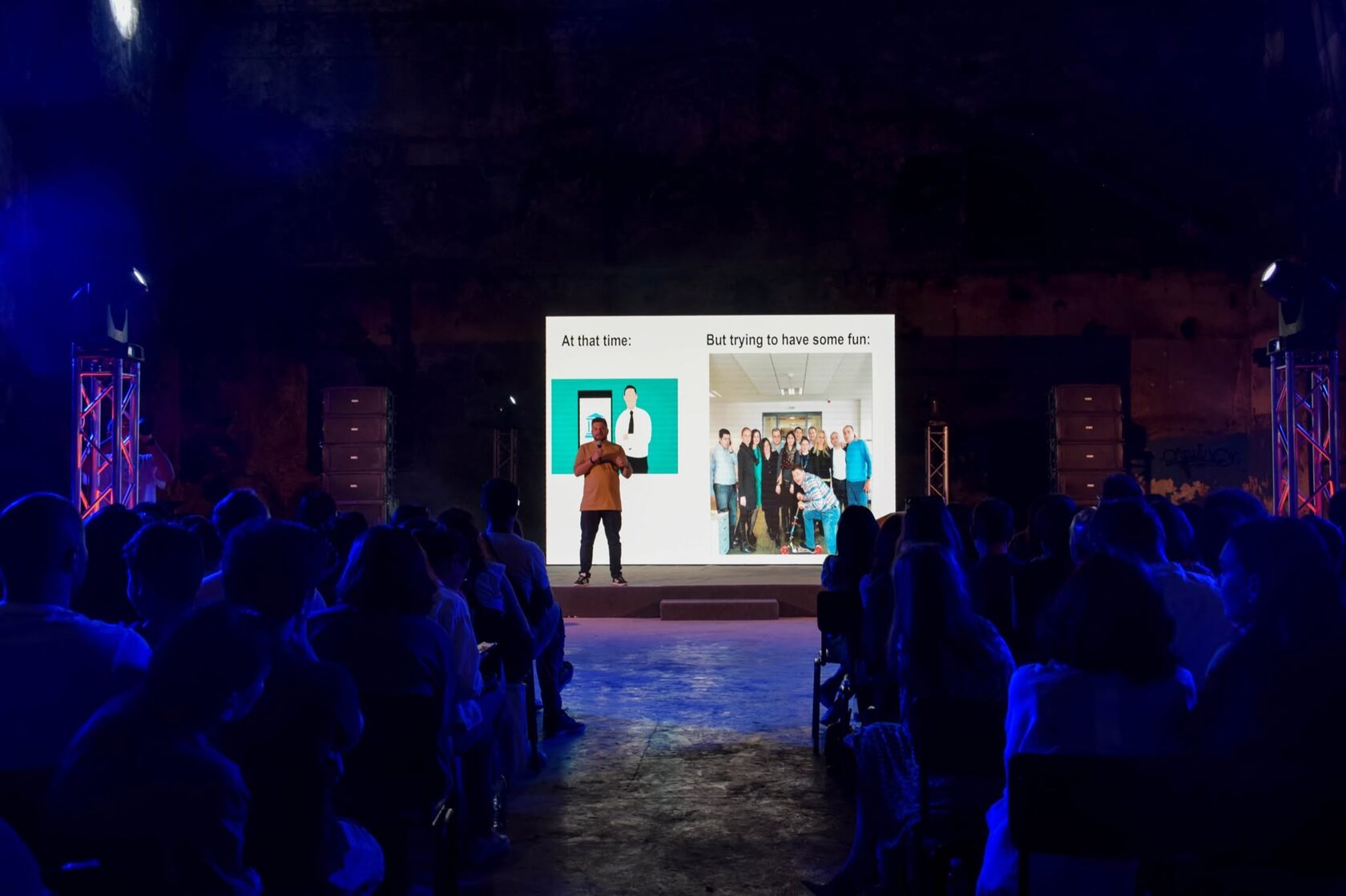 Startup Büro — stage presentation event
