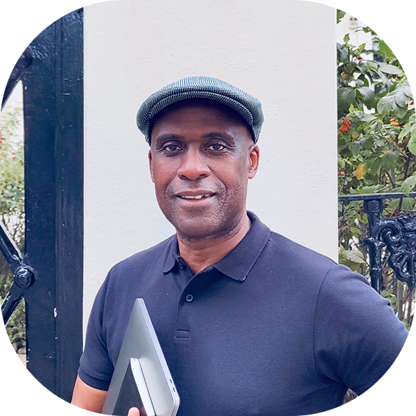 Лерой Б, Коренной англичанин. Преподает английский более 15 лет. Готовит студентов к сдаче всех Кембриджских экзаменов от IELTS до делового английского и разрабатывает специальные курсы для компаний и частных лиц