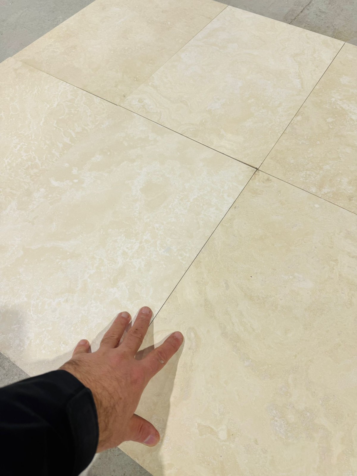 Travertin de culoare deschisa ivory in Moldova