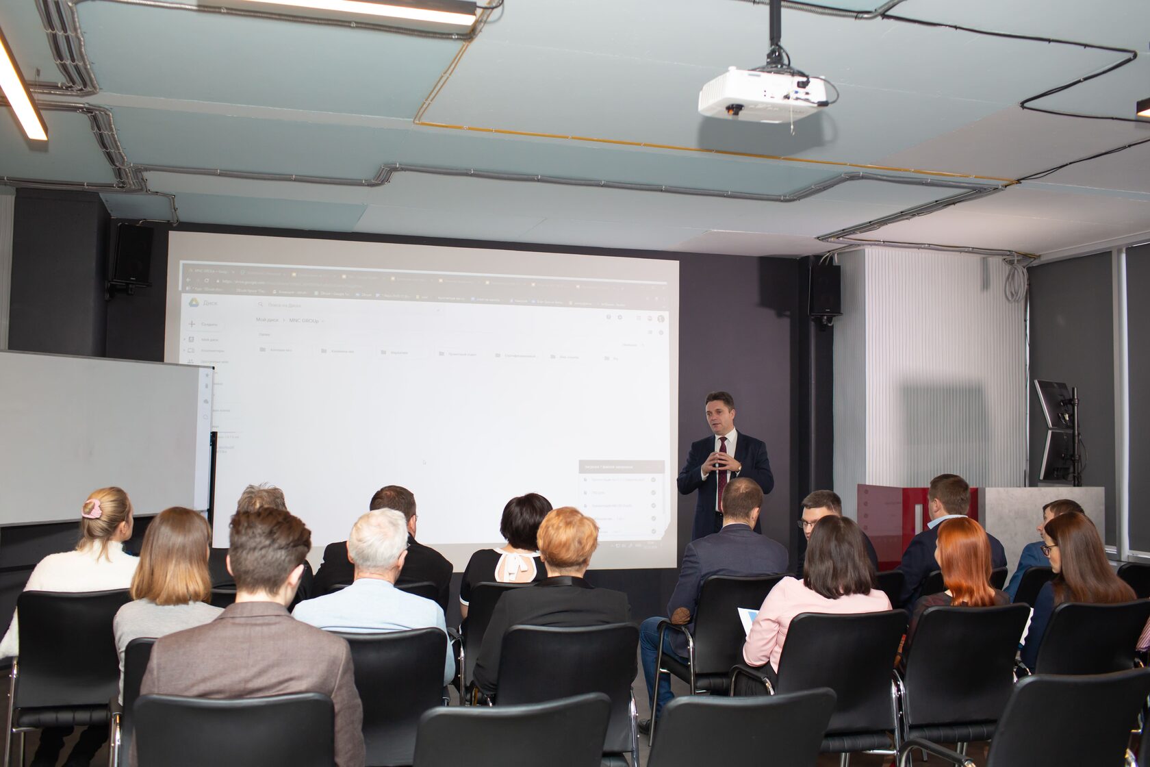 Accredited trainer ( lead auditor: ISO 9001, ISO 22000, ISO 14001, GMP+) teaches people 