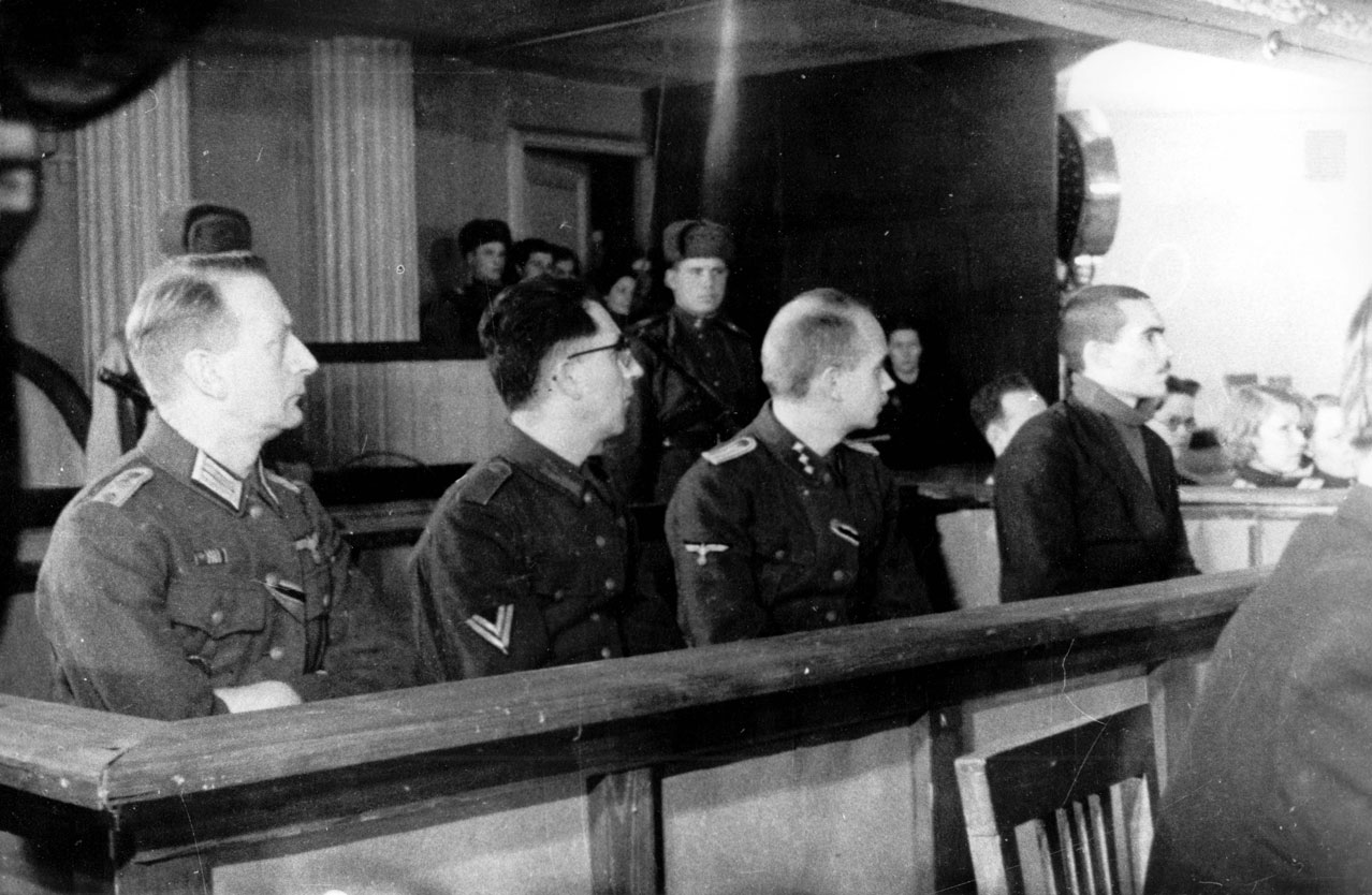 Нацистские преступники на скамье подсудимых. Харьков. Декабрь 1943 года