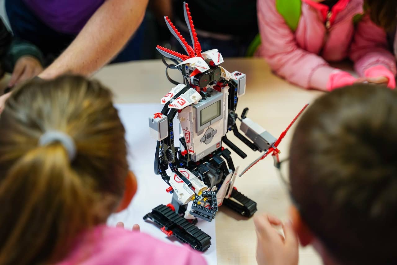 7 Reasons Why Kids Should Learn Robotics