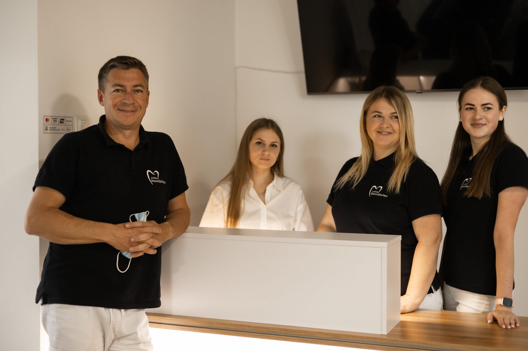 Команда стоматологів у місті Жовква