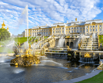 Большой каскад с фонтанами в Петергофе