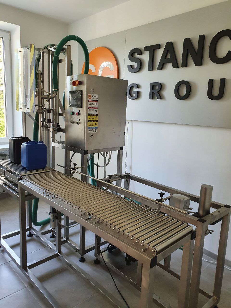 пластиковая линия розлива агрессивной химии