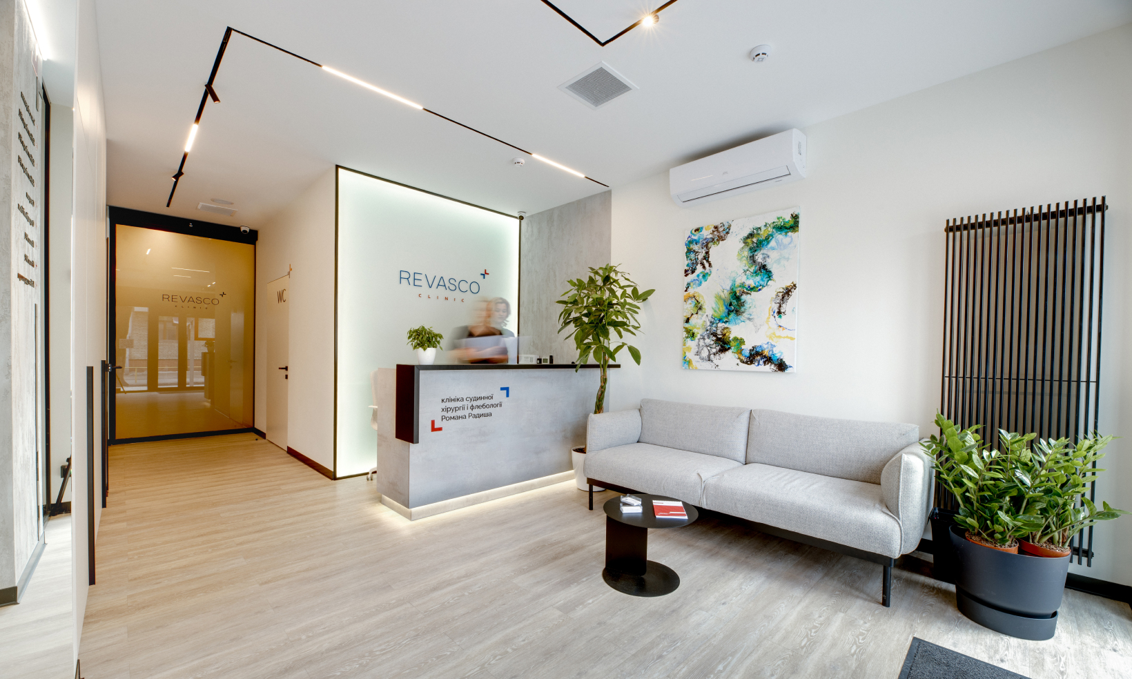 рецепція клініки revasco