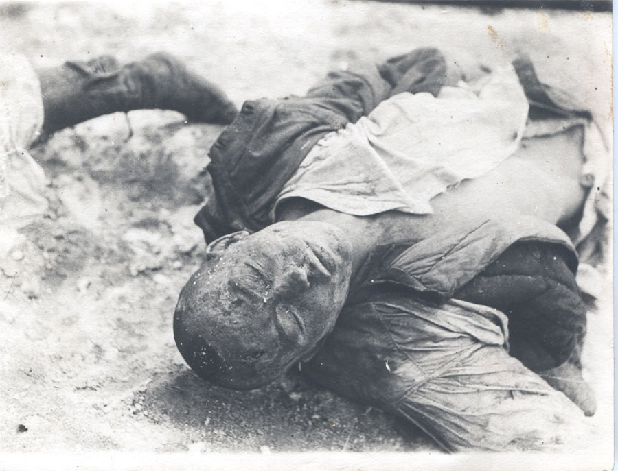 Расстрелянный еврей-военнопленный. 26 января 1942 года. Подмосковье