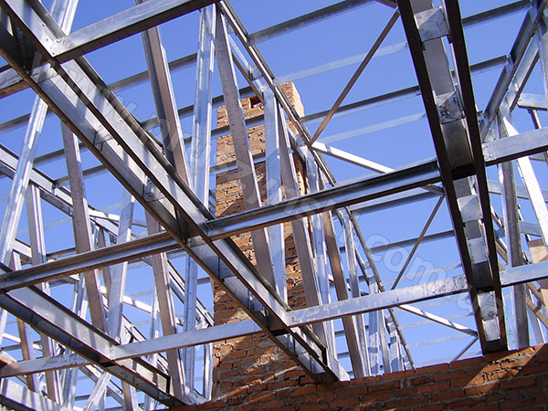 Кроквяна конструкція мансарди