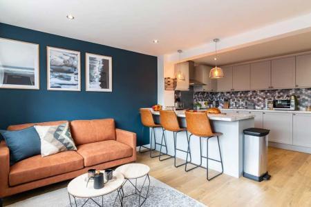 Premium HMO Bedroom Renovation with Ensuite Bathroom and Modern Furnishings by ABJ Peterborough Property Investment Specialists