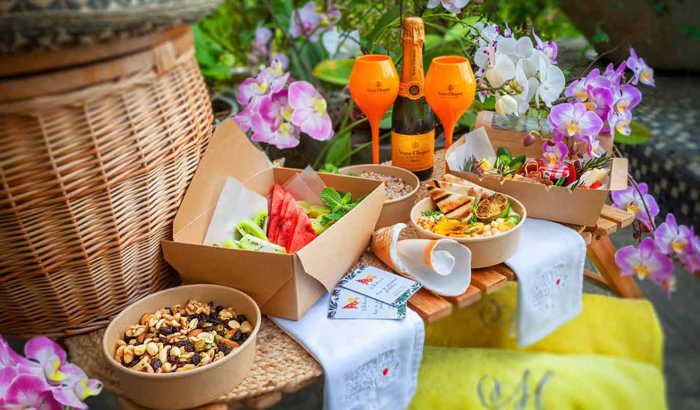 Servicio de playa de Makanda: canasta de almuerzo preparada, con champ&aacute;n y toallas con monograma