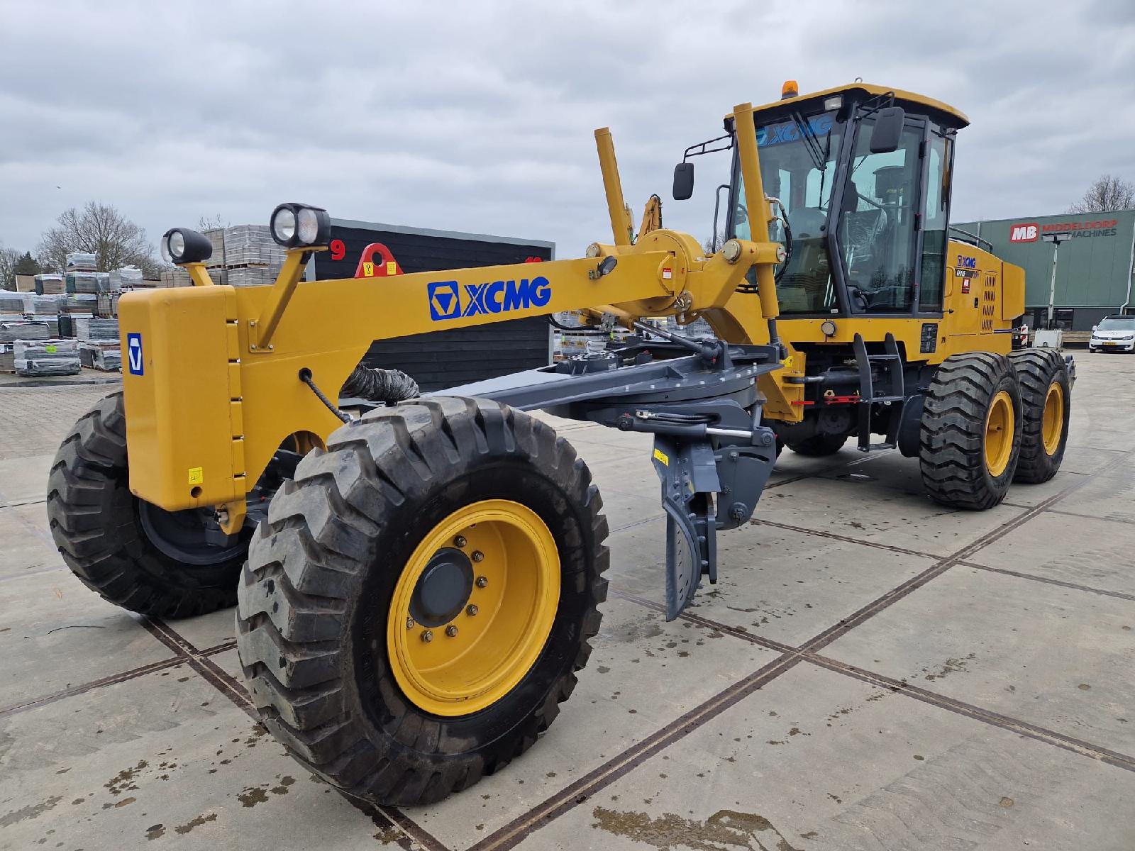 Грейдер xcmg gr2205аt. Gr 180 автогрейдер. Xcmg 2205 автогрейдер. Автогрейдер xcmg gr2205аt. Грейдер xcmg gr2205аt.