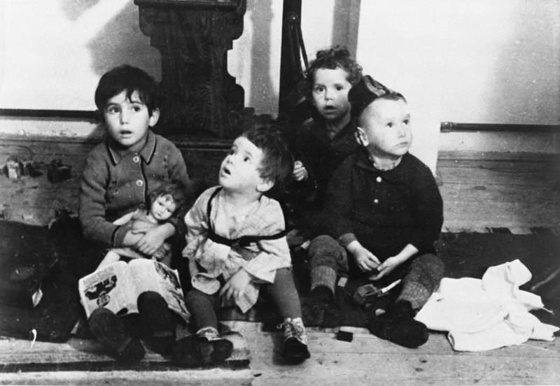Еврейские дети, депортированные из Германии в Венгрию. 1938 год