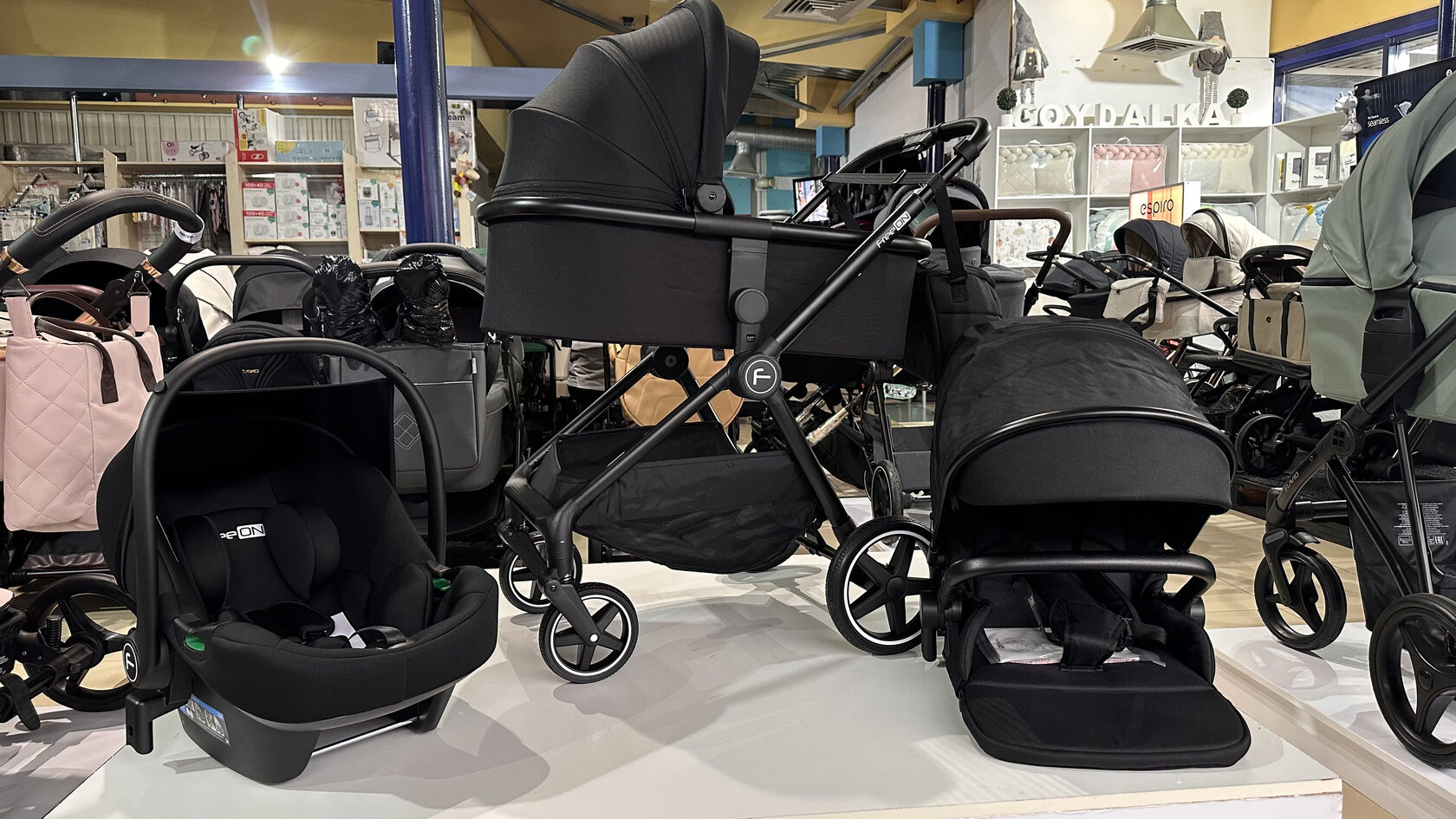 Коляска FreeOn Zack 3 в 1 в магазині EbabyDay