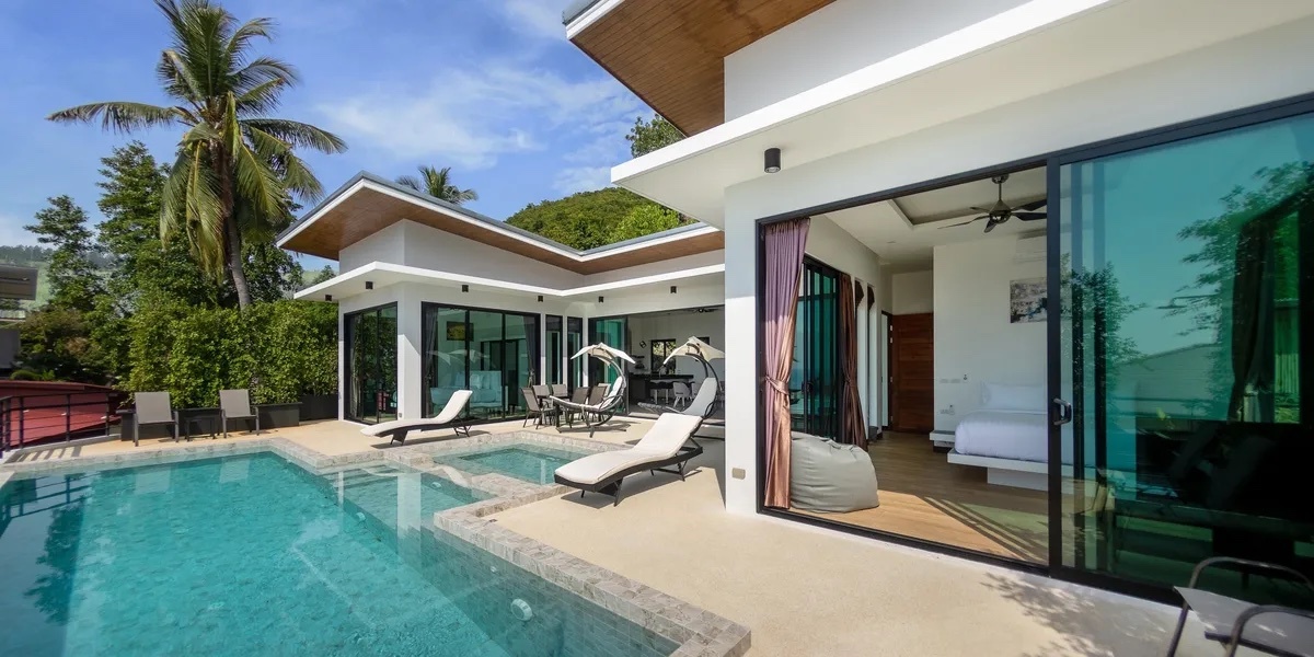 Pool and house view of a luxury 3 bedroom villa on Koh Phangan island