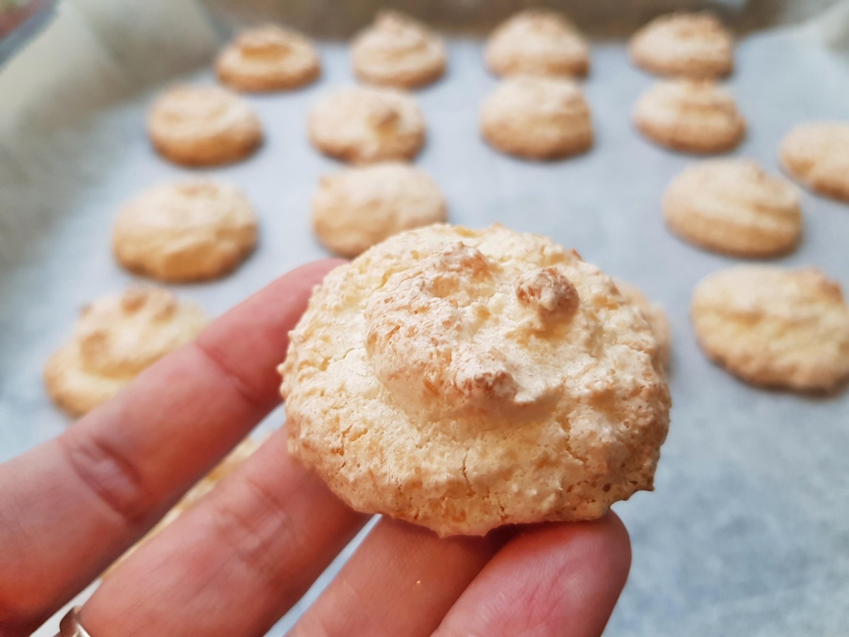 Печенье на белках с грецкими орехами