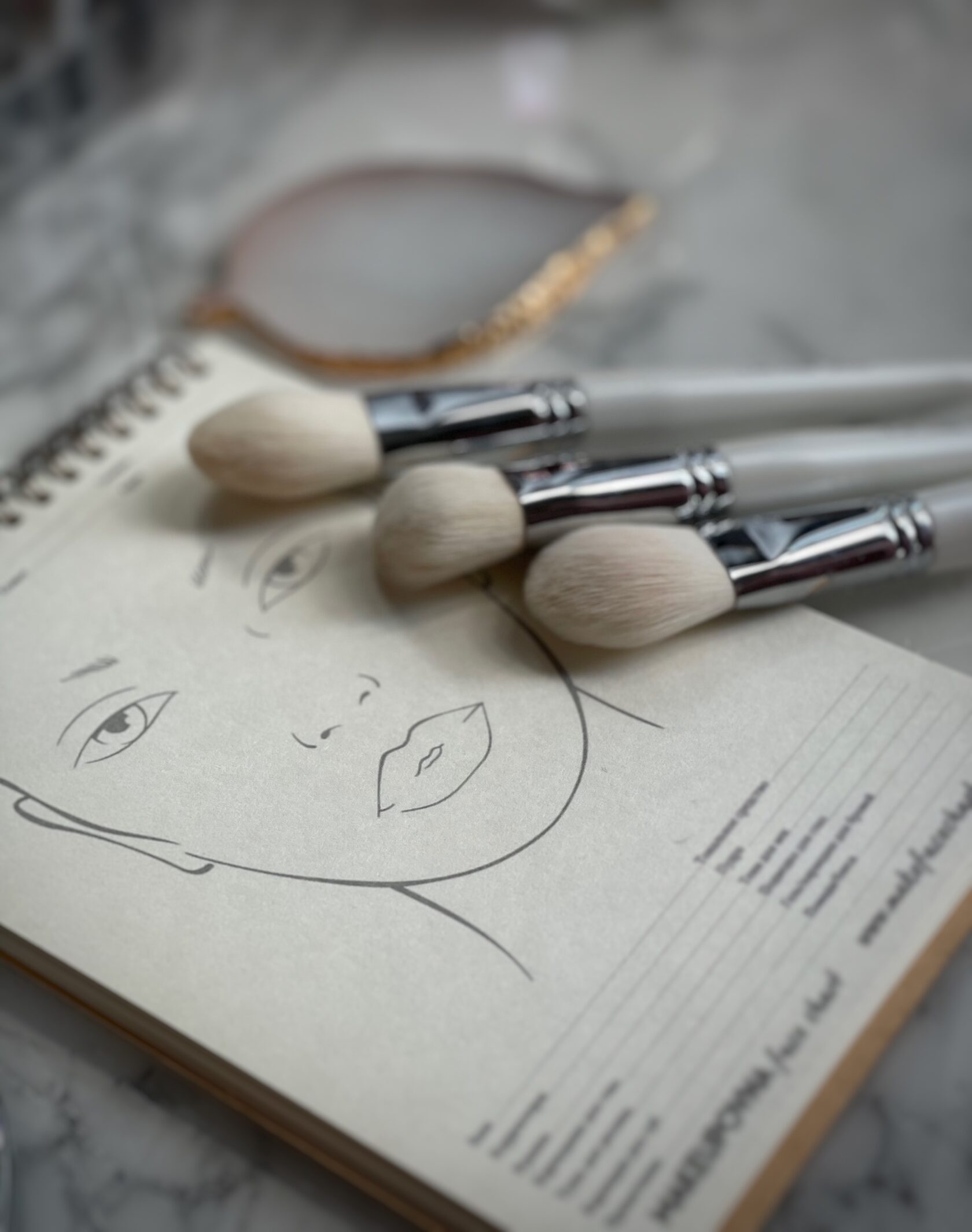 Онлайн та оффлайн курс по самомакіяжу