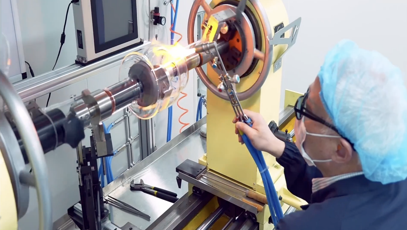 Участок производства рентгеновских излучателей на заводе