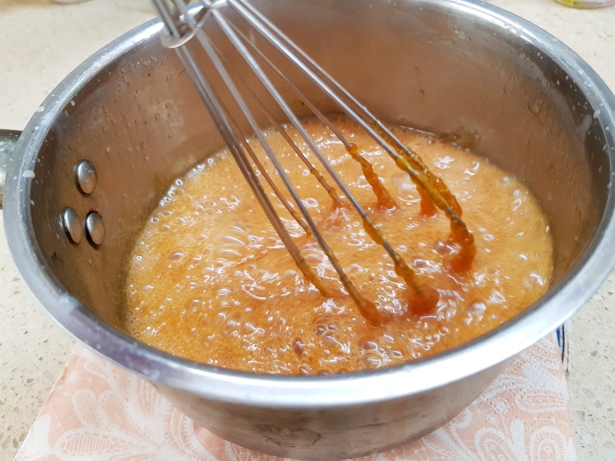 Карамельный соус к мороженому