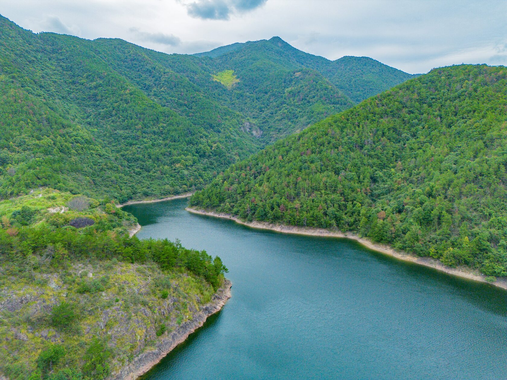 Aerial hydropower facility