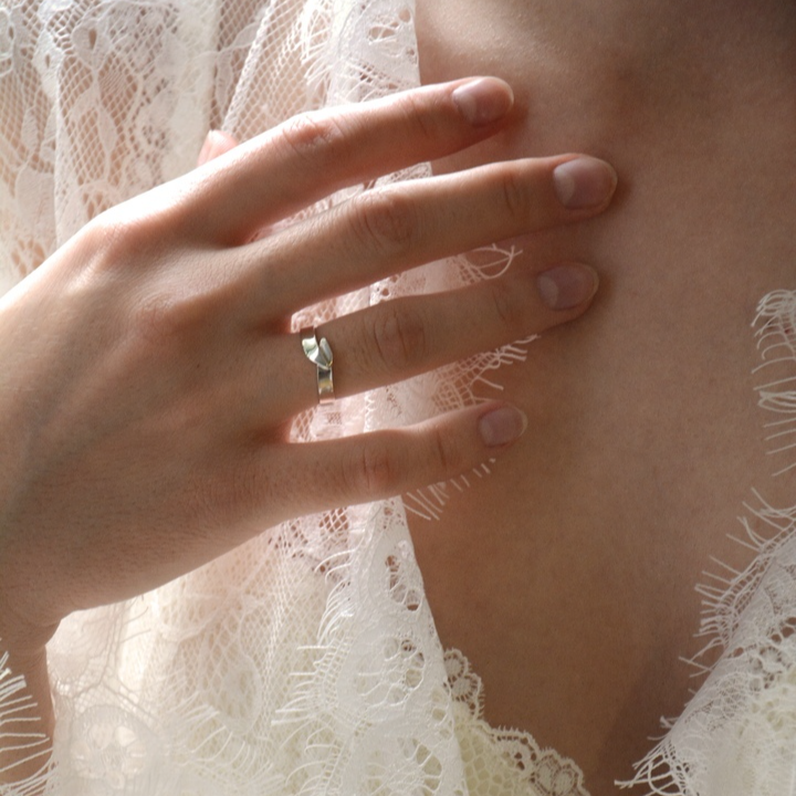 Wedding ring under the order of silver, on a woman's hand