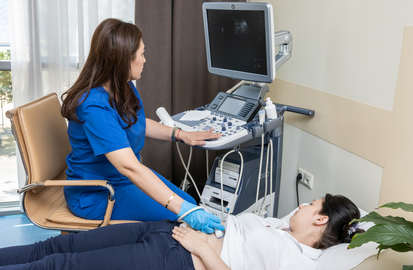 Yalangoch oriq qizlar video