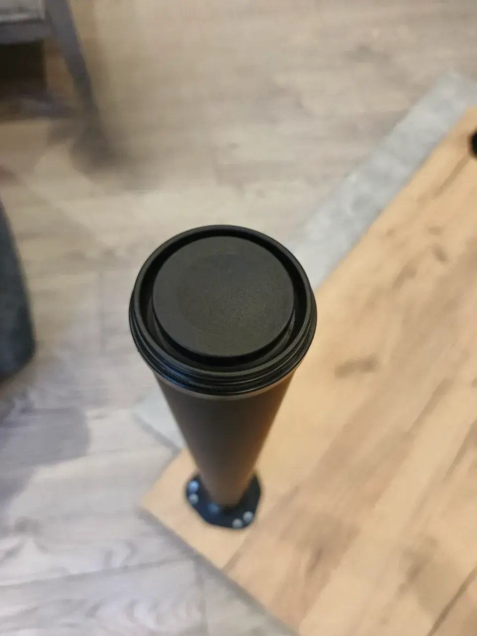 Легко зібрати, ніжка просто вкручується