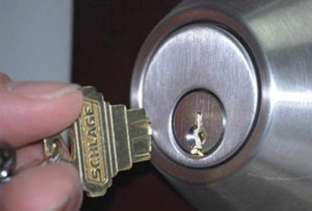 Замок заклинил