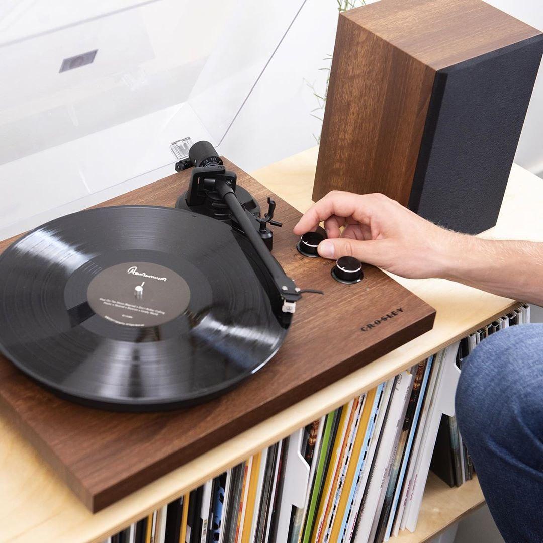 Вінілові програвачі, купити програвач вінілових дисків | PLAY VINYL