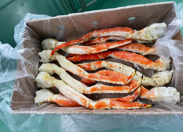 Red King Crab legs and Claws carton box