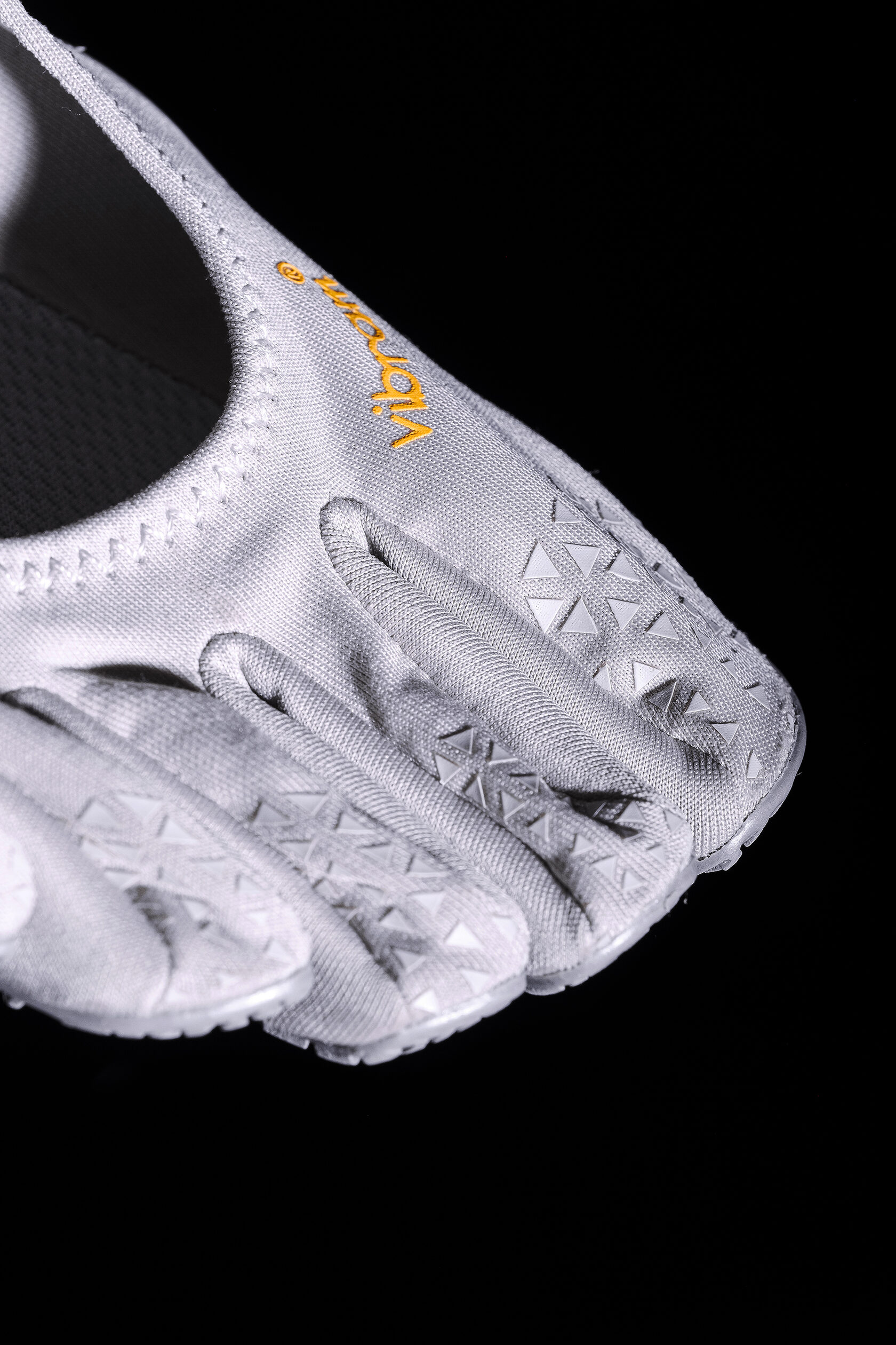 VIBRAM FIVEFINGERS – Your Tool To Feel The Earth [Review]