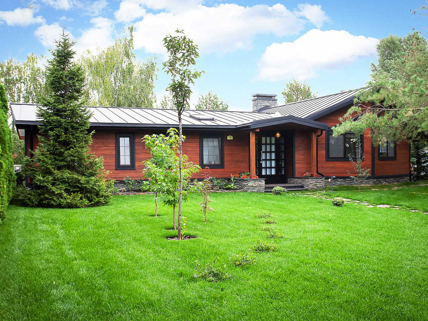 Дерев'яний фасад будинку