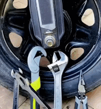 Універсальний гайковий ключ