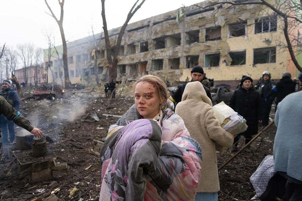 Пологовий будинок у Маріуполі після удару росії